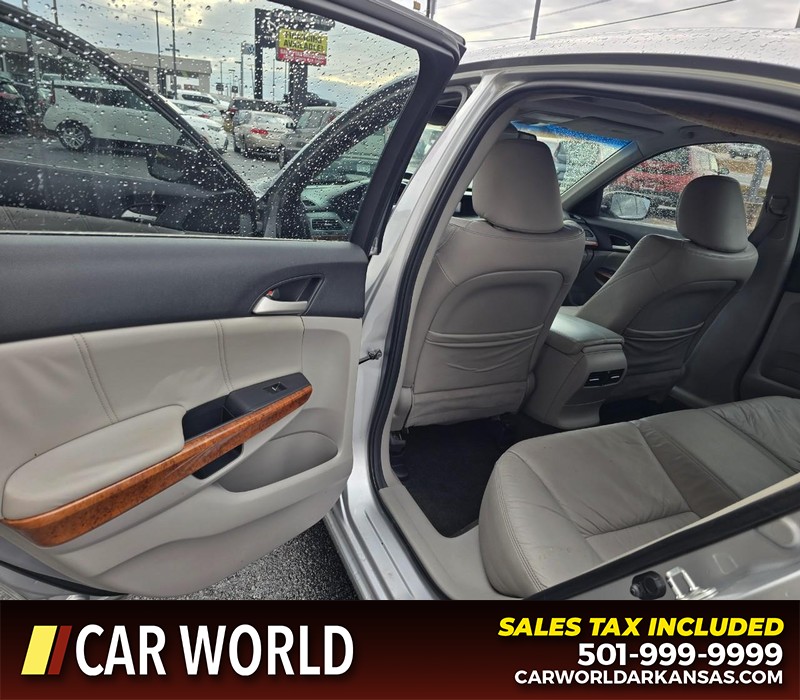 Honda Accord Sedan Vehicle Full-screen Gallery Image 9