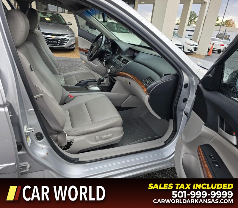 Honda Accord Sedan Vehicle Full-screen Gallery Image 11