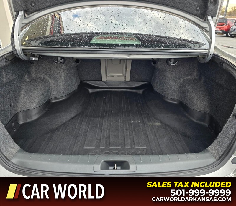 Honda Accord Sedan Vehicle Full-screen Gallery Image 13
