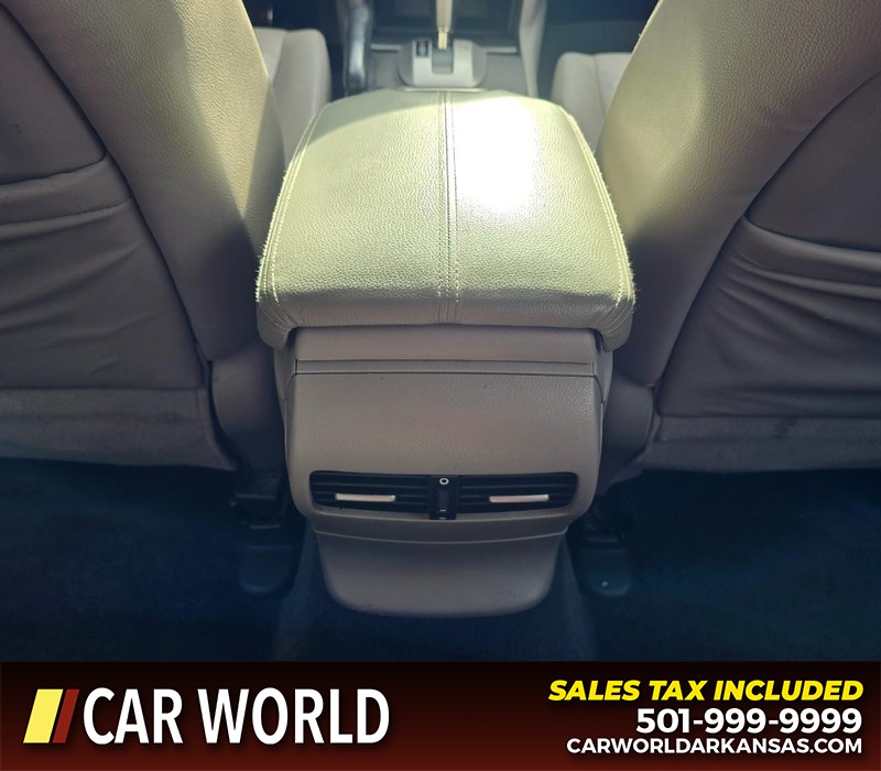 Honda Accord Sedan Vehicle Full-screen Gallery Image 19