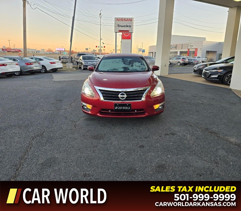 Nissan Altima Vehicle Full-screen Gallery Image 2