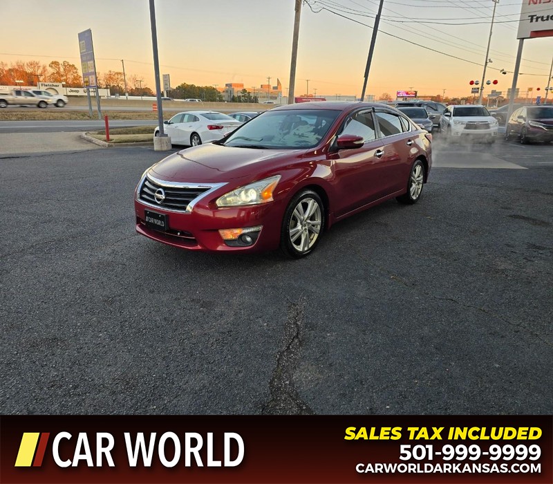 Nissan Altima Vehicle Full-screen Gallery Image 3