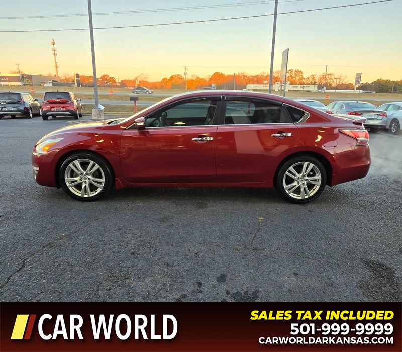 Nissan Altima Vehicle Full-screen Gallery Image 4