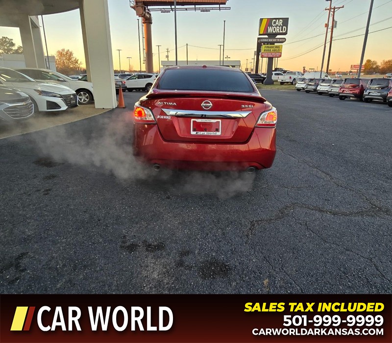 Nissan Altima Vehicle Full-screen Gallery Image 5