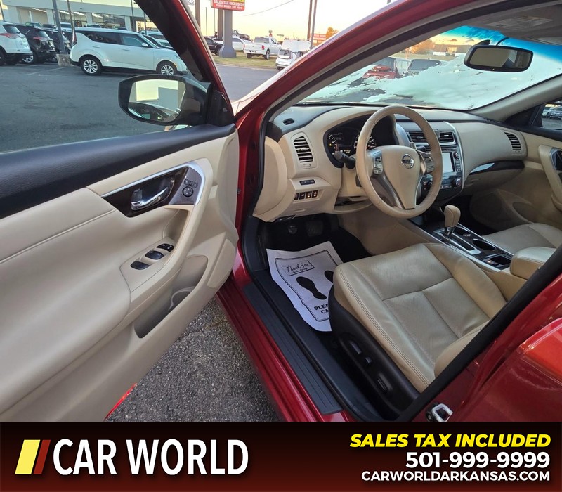 Nissan Altima Vehicle Full-screen Gallery Image 7