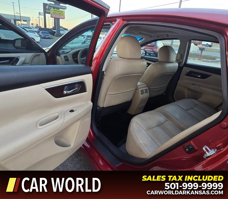 Nissan Altima Vehicle Full-screen Gallery Image 9