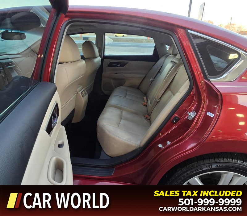 Nissan Altima Vehicle Full-screen Gallery Image 10