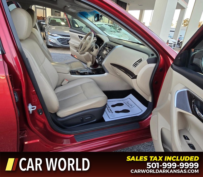 Nissan Altima Vehicle Full-screen Gallery Image 11