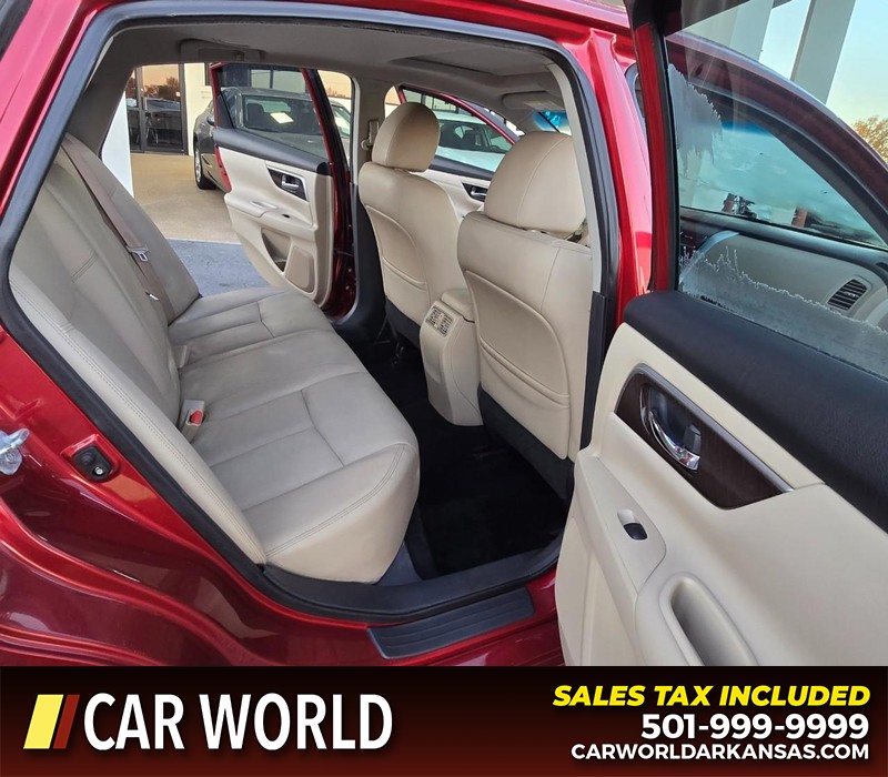 Nissan Altima Vehicle Full-screen Gallery Image 12