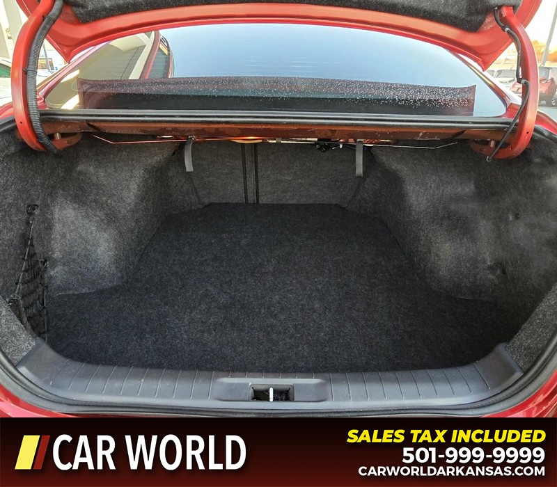 Nissan Altima Vehicle Full-screen Gallery Image 13