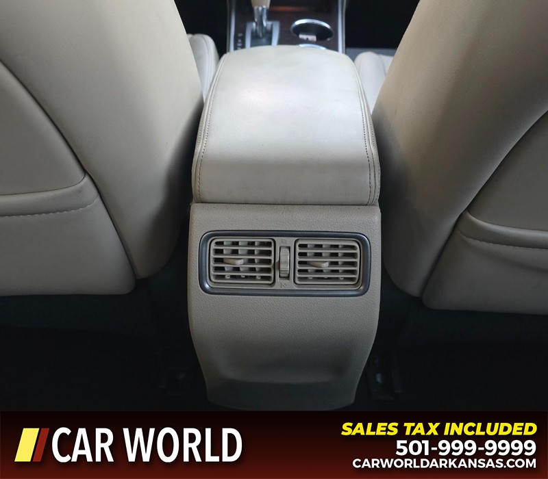 Nissan Altima Vehicle Full-screen Gallery Image 19