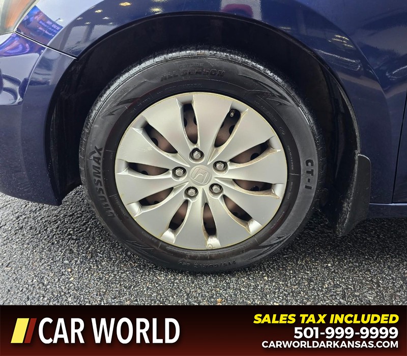 Honda Accord Sedan Vehicle Full-screen Gallery Image 6