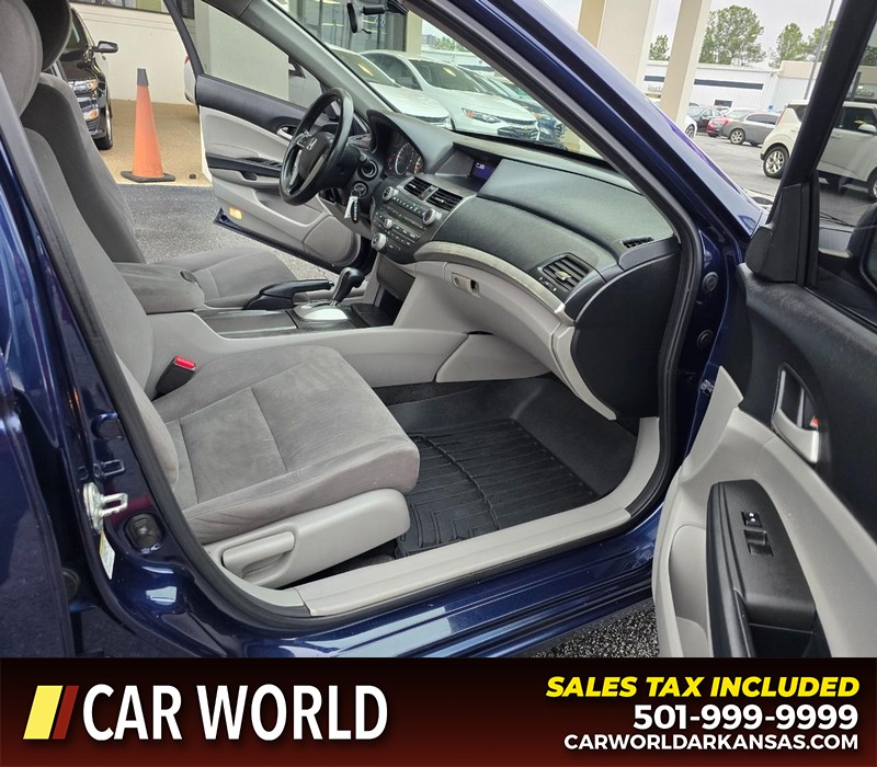 Honda Accord Sedan Vehicle Full-screen Gallery Image 11