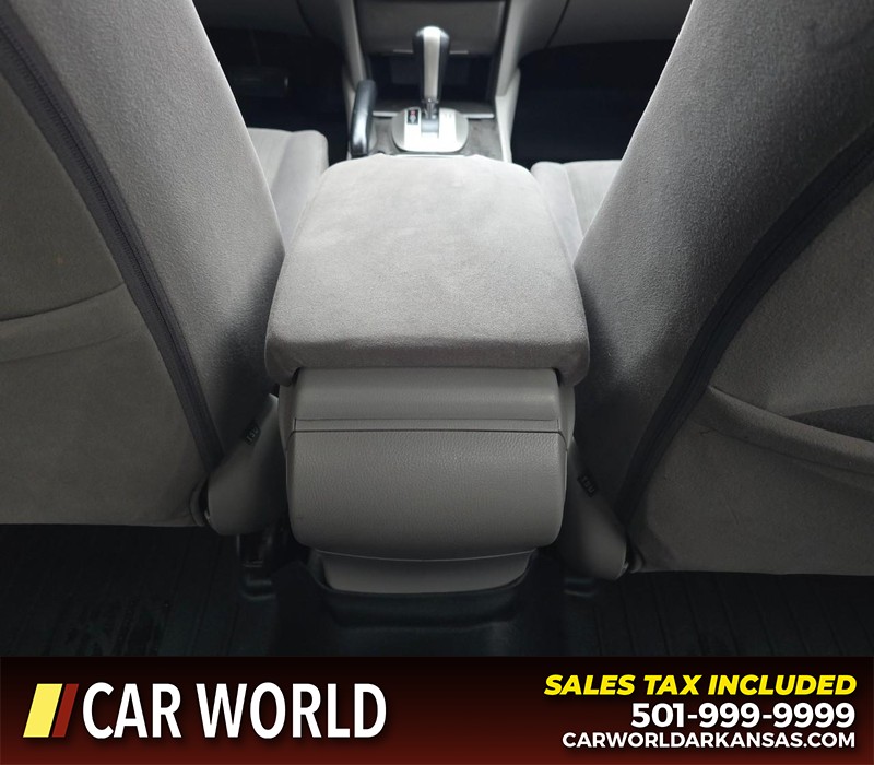 Honda Accord Sedan Vehicle Full-screen Gallery Image 18