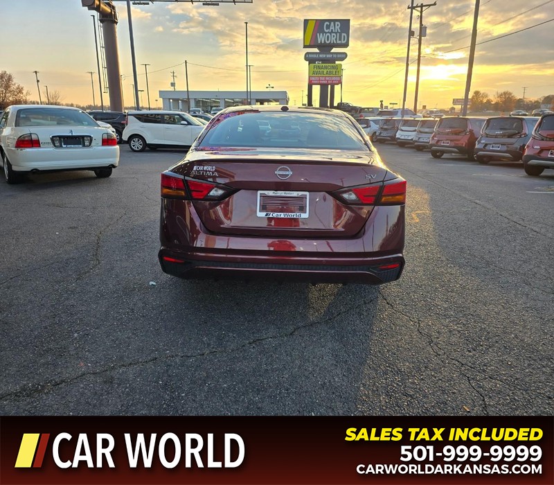 Nissan Altima Vehicle Full-screen Gallery Image 5