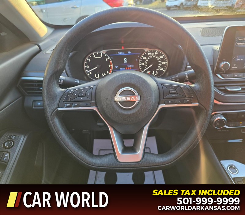 Nissan Altima Vehicle Full-screen Gallery Image 16