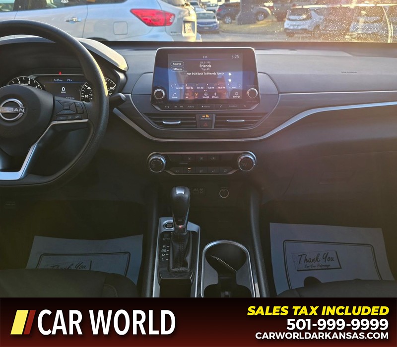 Nissan Altima Vehicle Full-screen Gallery Image 19