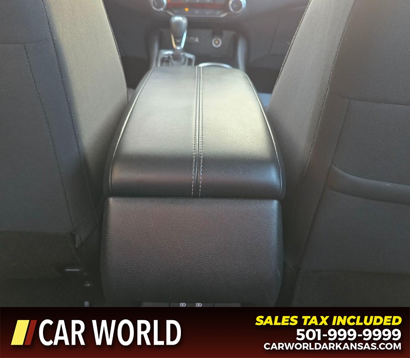 Nissan Altima Vehicle Full-screen Gallery Image 20