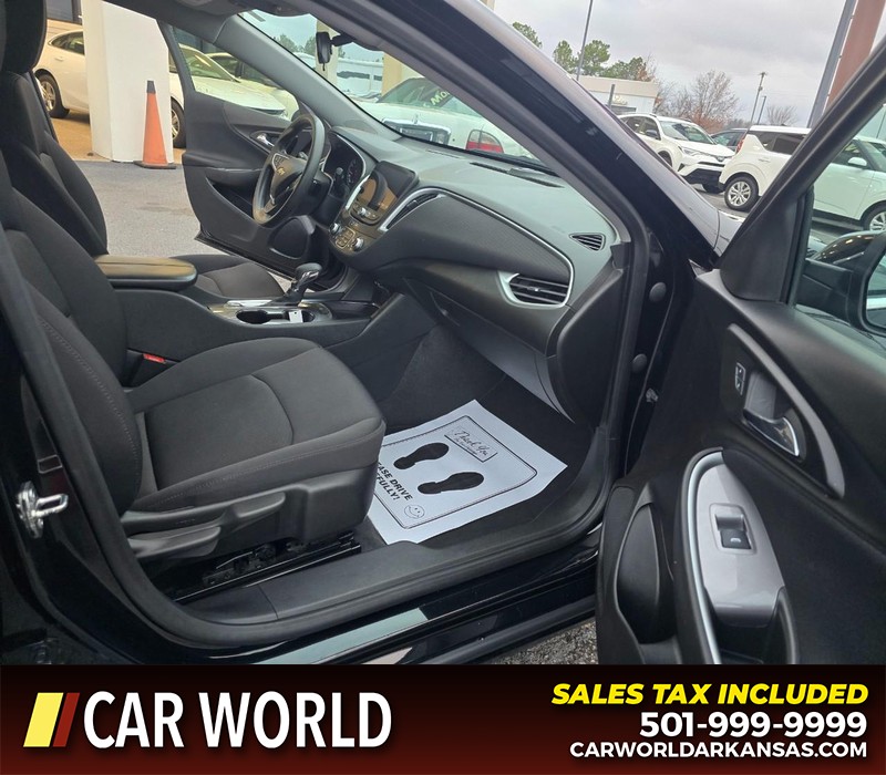 Chevrolet Malibu Vehicle Full-screen Gallery Image 11