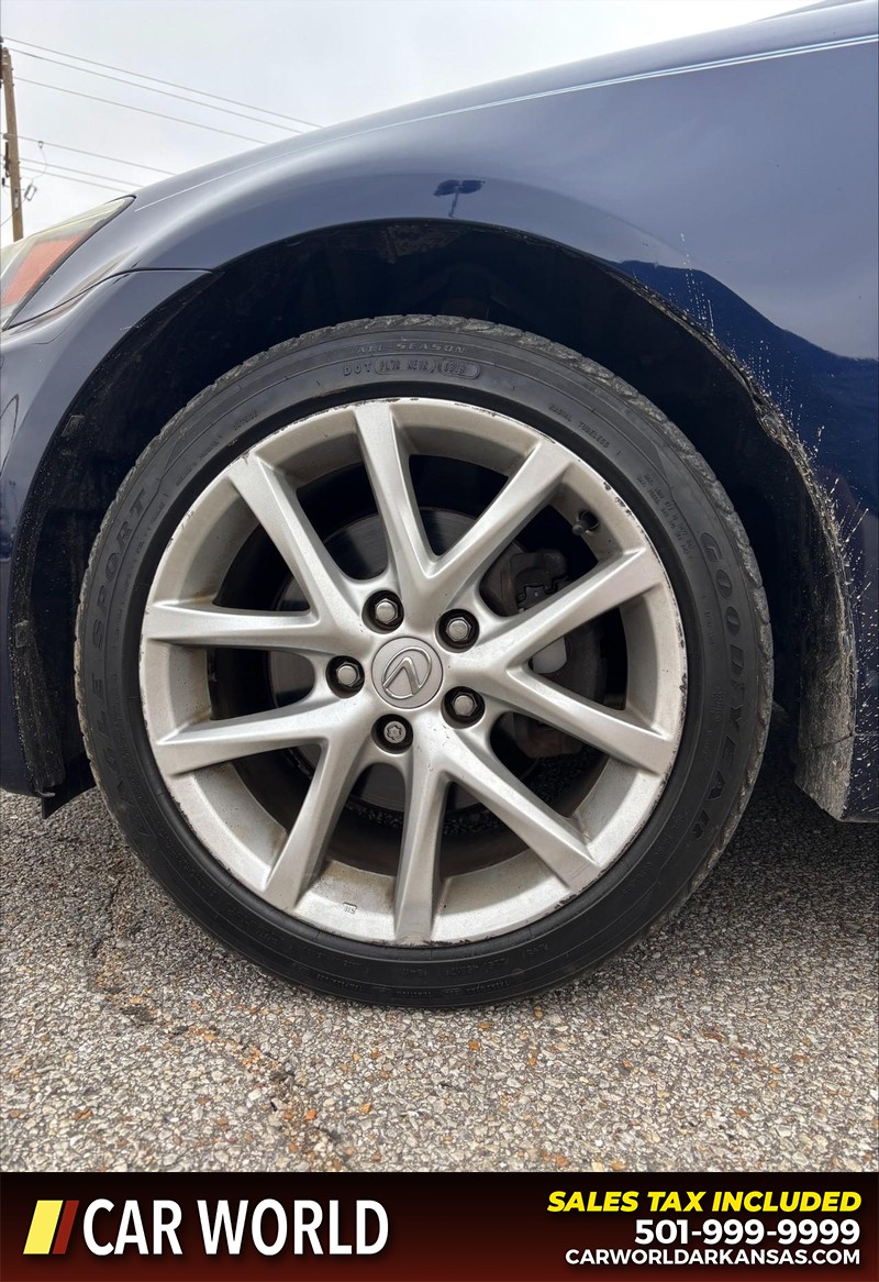 Lexus IS 250 Vehicle Full-screen Gallery Image 11