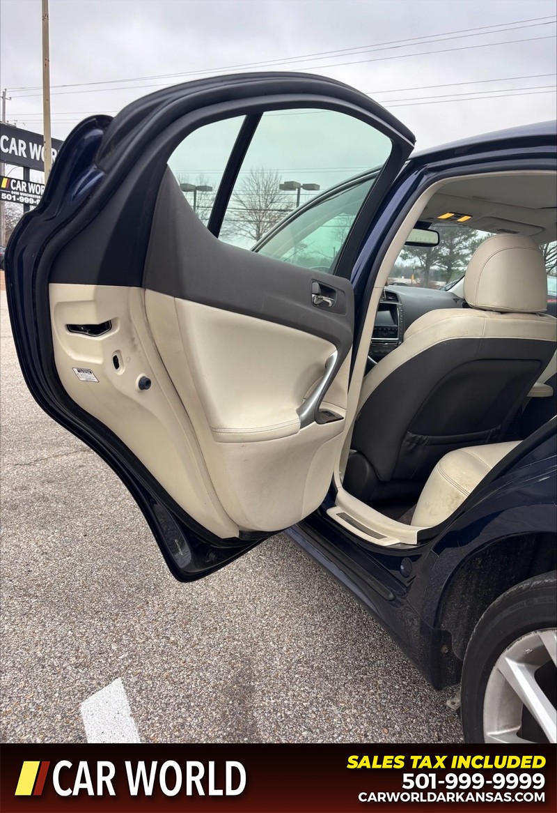 Lexus IS 250 Vehicle Full-screen Gallery Image 14