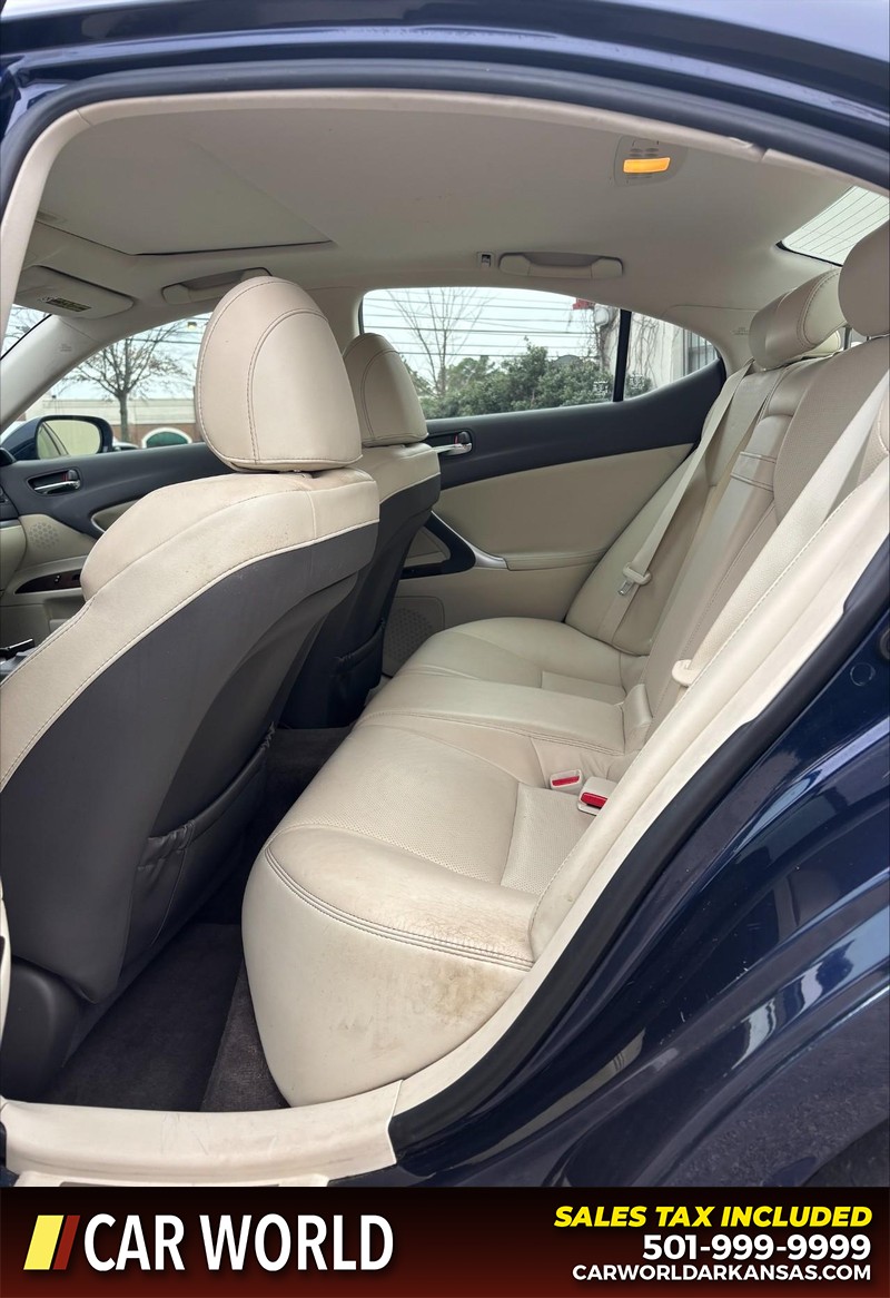 Lexus IS 250 Vehicle Full-screen Gallery Image 15