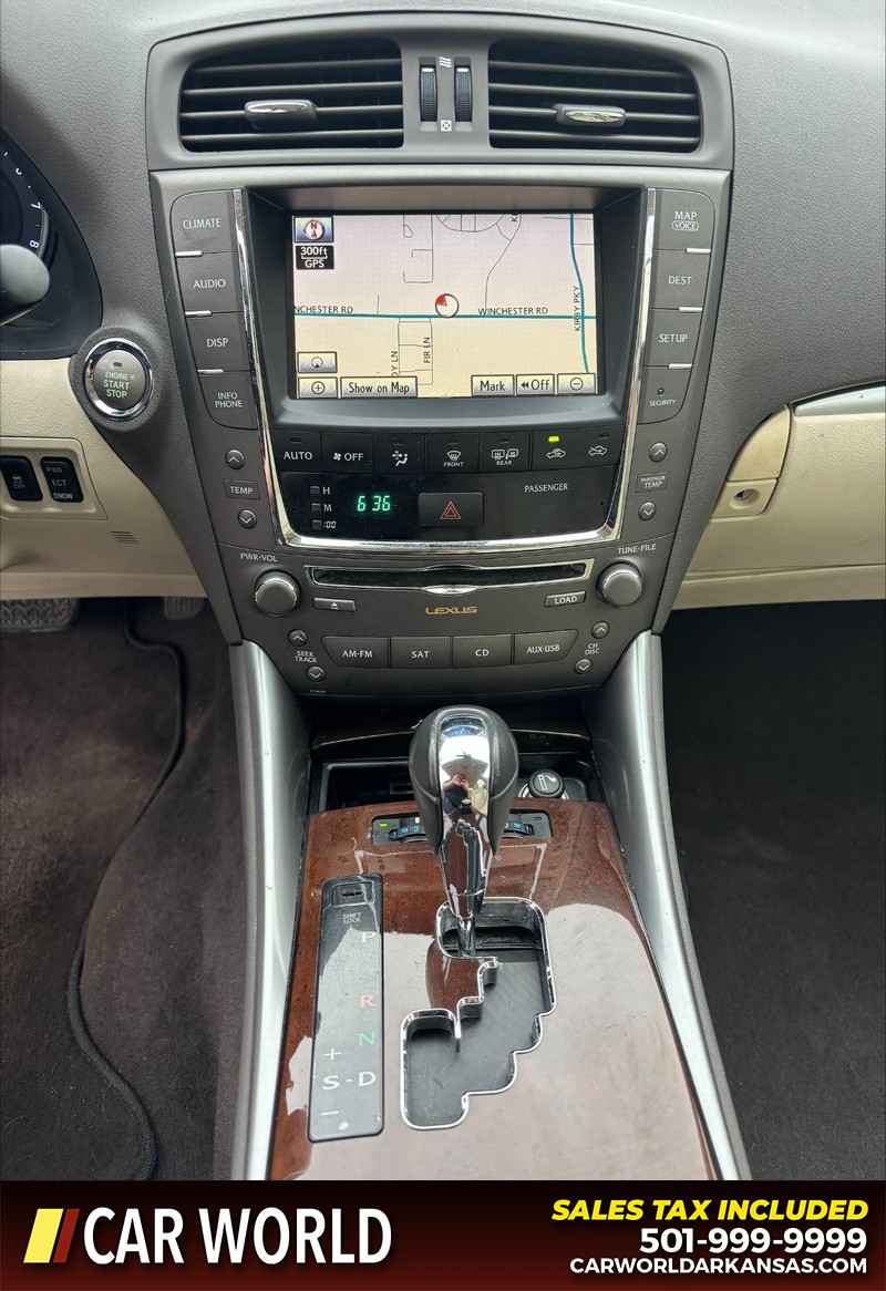 Lexus IS 250 Vehicle Full-screen Gallery Image 17