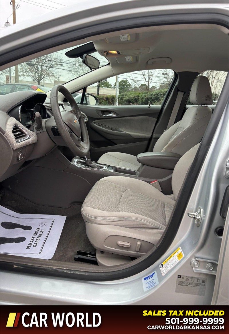 Chevrolet Cruze Vehicle Full-screen Gallery Image 13