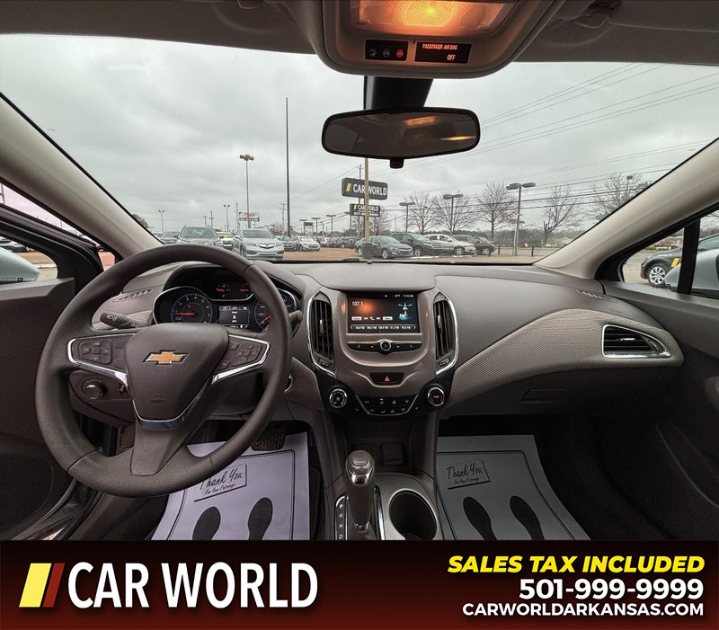 Chevrolet Cruze Vehicle Full-screen Gallery Image 16