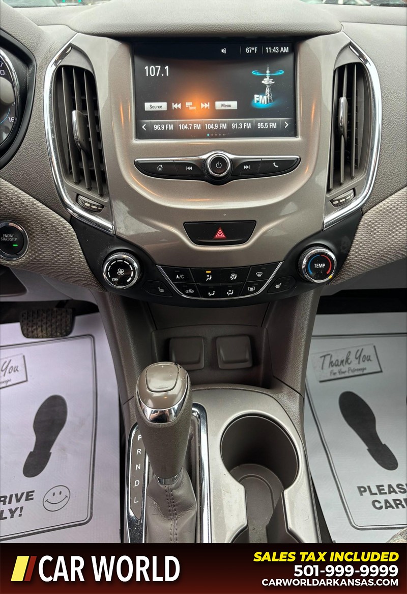 Chevrolet Cruze Vehicle Full-screen Gallery Image 17