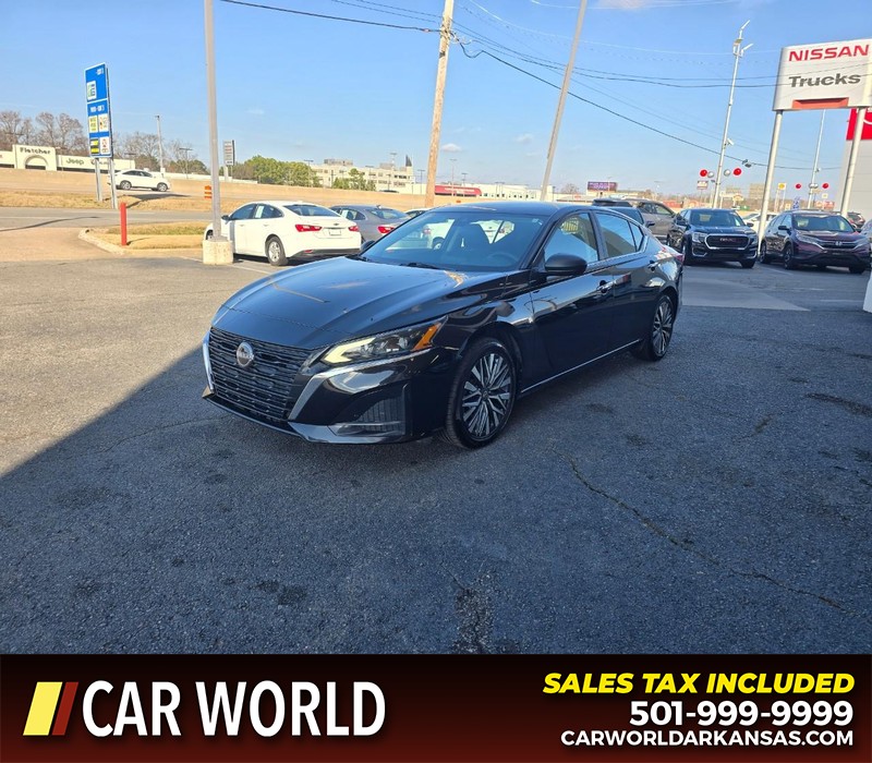 Nissan Altima Vehicle Full-screen Gallery Image 3