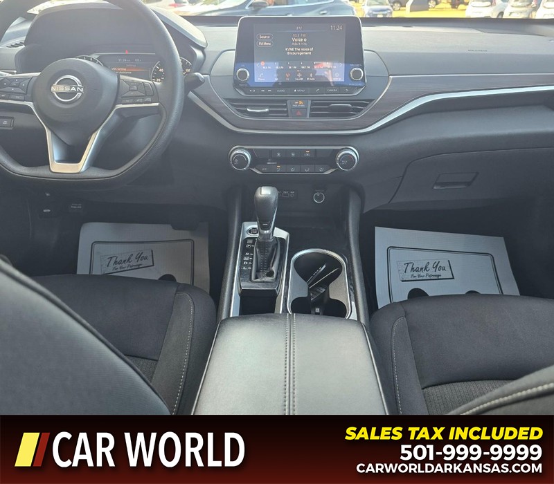 Nissan Altima Vehicle Full-screen Gallery Image 18