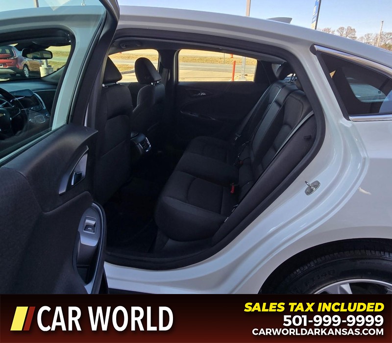 Chevrolet Malibu Vehicle Full-screen Gallery Image 10