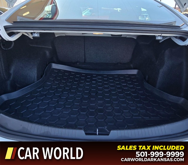 Chevrolet Malibu Vehicle Full-screen Gallery Image 13