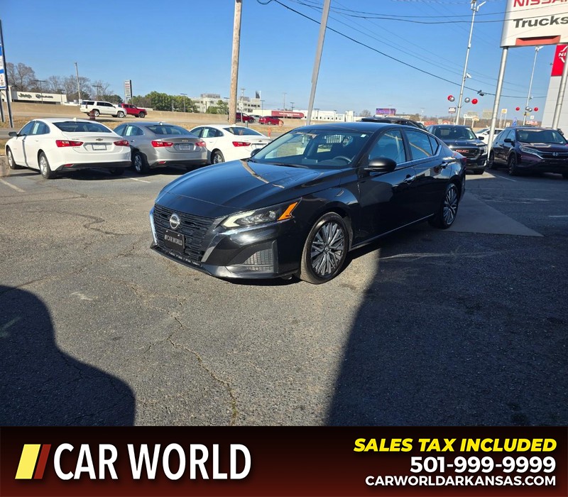 Nissan Altima Vehicle Full-screen Gallery Image 3