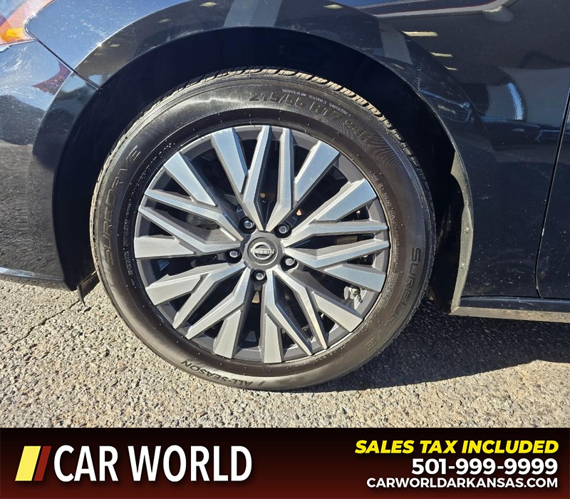 Nissan Altima Vehicle Full-screen Gallery Image 6