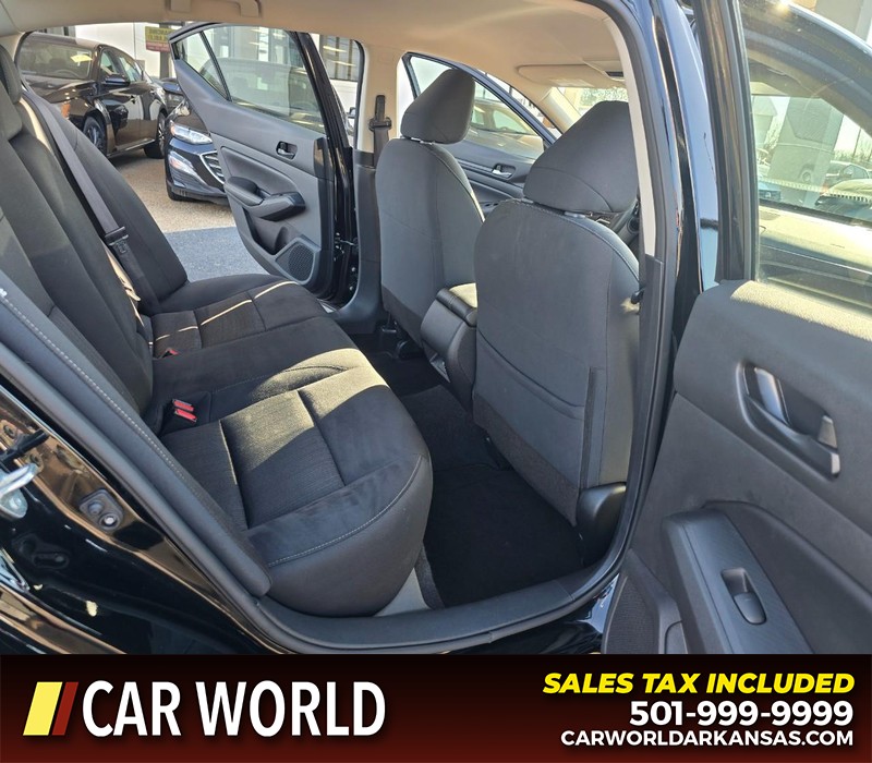 Nissan Altima Vehicle Full-screen Gallery Image 12