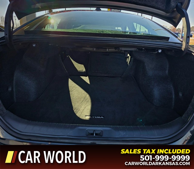 Nissan Altima Vehicle Full-screen Gallery Image 14