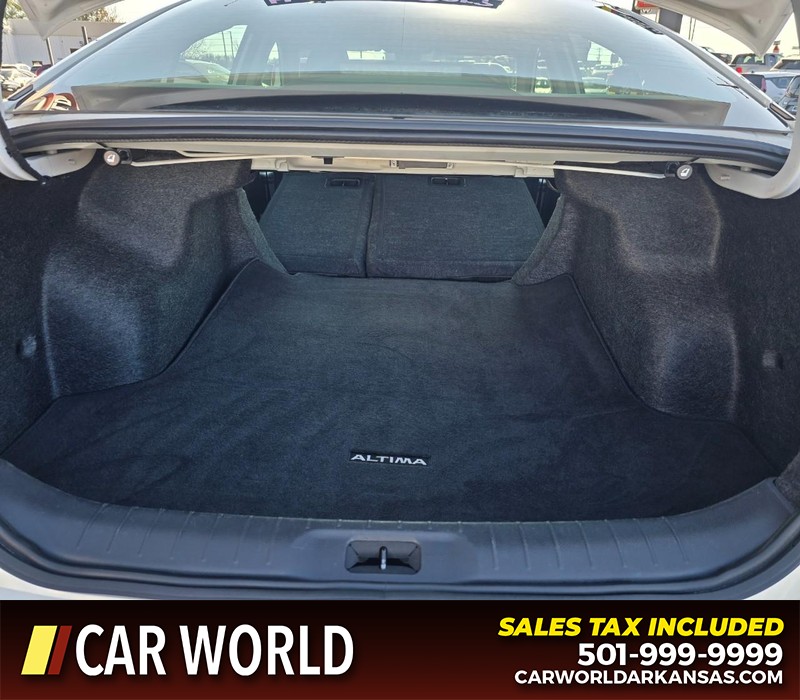 Nissan Altima Vehicle Full-screen Gallery Image 14