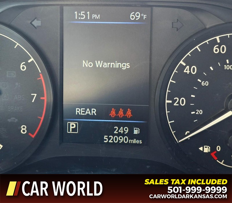 Nissan Altima Vehicle Full-screen Gallery Image 16