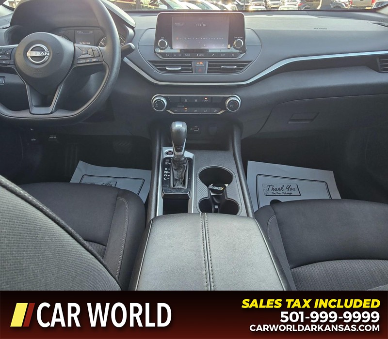 Nissan Altima Vehicle Full-screen Gallery Image 18