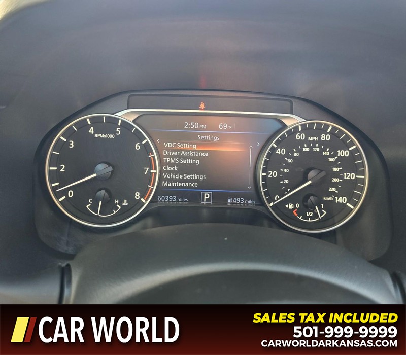 Nissan Altima Vehicle Full-screen Gallery Image 17