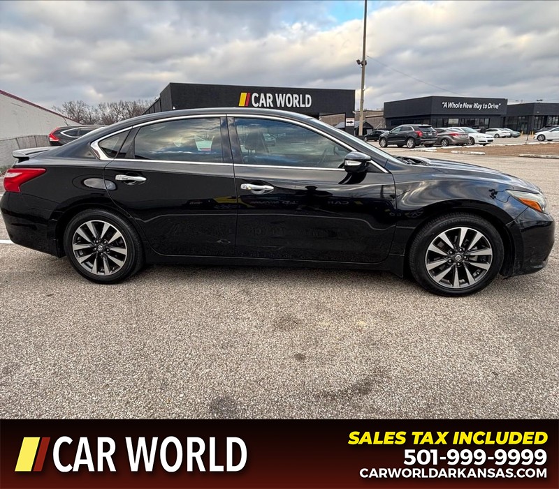 Nissan Altima Vehicle Full-screen Gallery Image 2