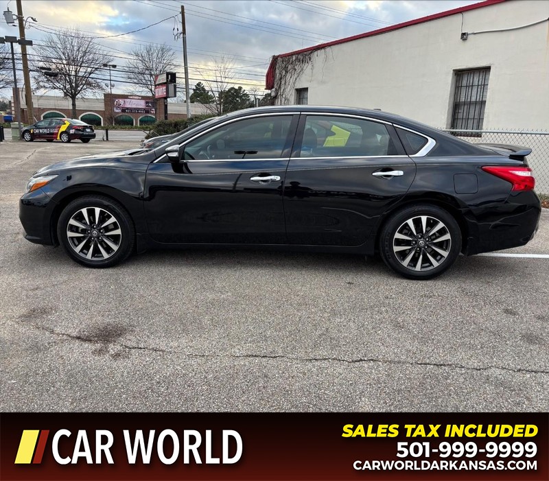 Nissan Altima Vehicle Full-screen Gallery Image 8