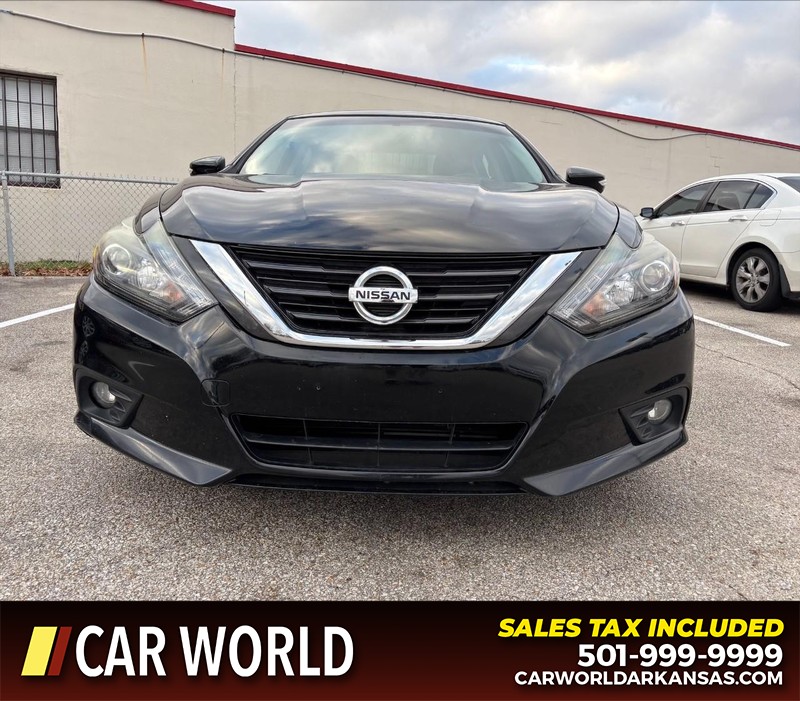 Nissan Altima Vehicle Full-screen Gallery Image 10