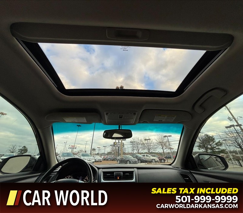 Nissan Altima Vehicle Full-screen Gallery Image 12