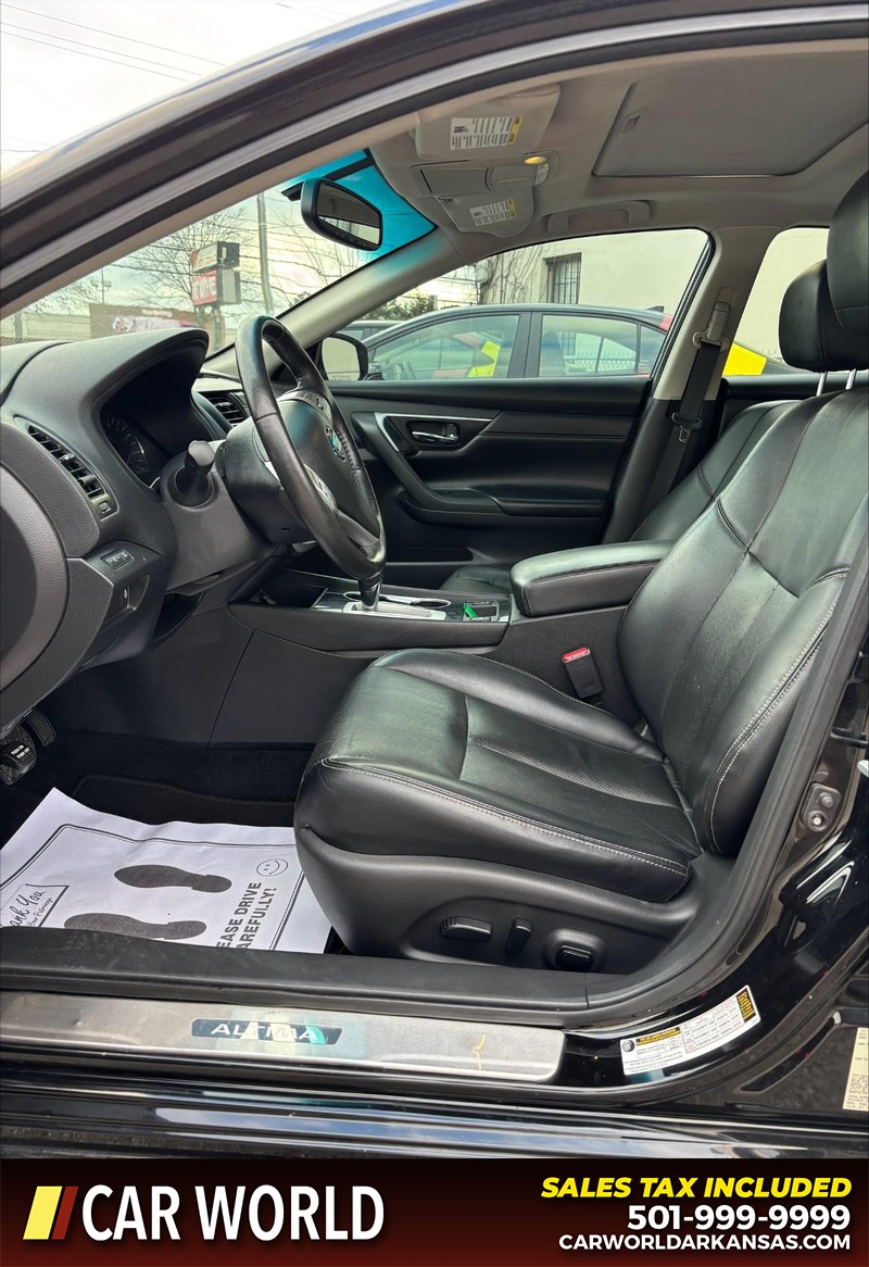 Nissan Altima Vehicle Full-screen Gallery Image 14