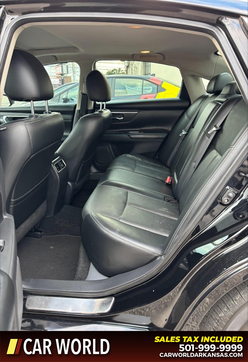 Nissan Altima Vehicle Full-screen Gallery Image 16