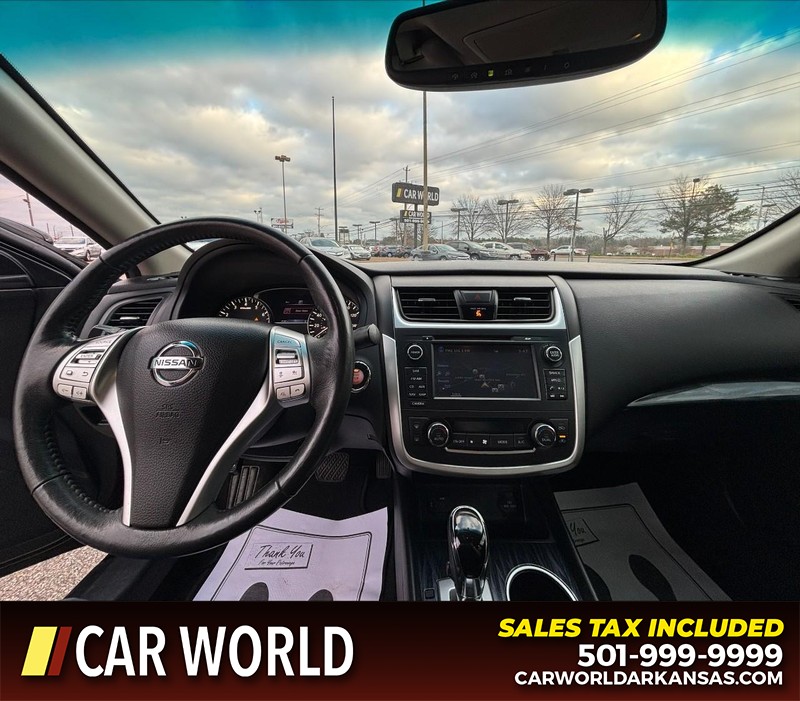 Nissan Altima Vehicle Full-screen Gallery Image 17