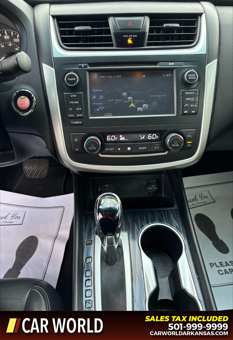 Nissan Altima Vehicle Full-screen Gallery Image 18